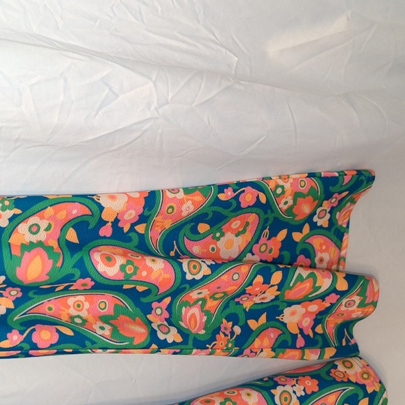 Boho bell bottoms in mod paisley print. Size Large - Picture 2 of 8